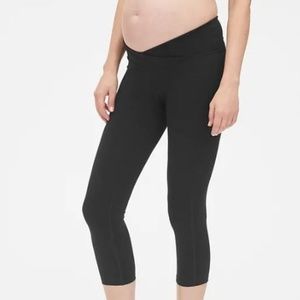 Maternity GapFit Blackout Under-Belly Capris